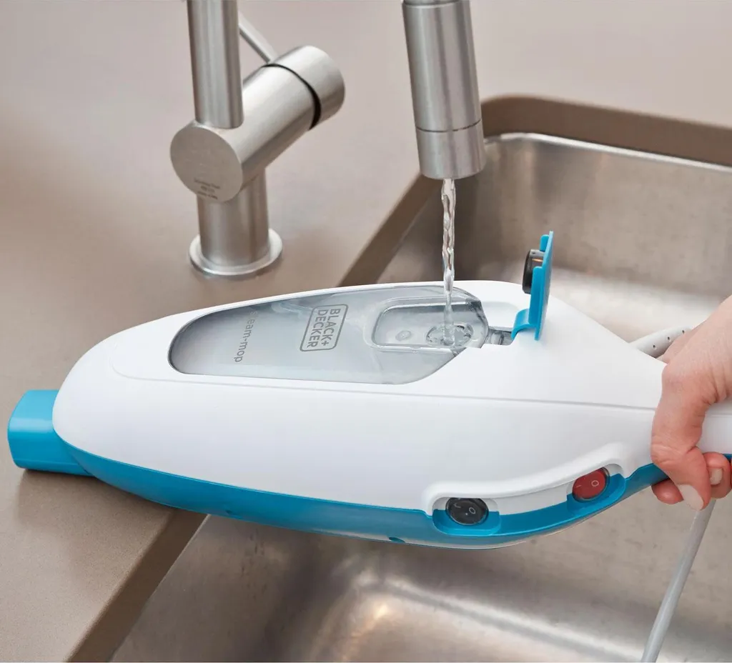 Black & Decker Black+Decker FSM13E1 Dampfbesen Steam Mop, Basic (Dampfreiniger Für Hygienische, Gründliche Sauberkeit, Abnehmbarer Stiel, Einfache Bedienbarkeit, Inkl. 1 Mikrofaser-Pad), 1300 W 9 Black & Decker Black+Decker FSM13E1 Dampfbesen Steam Mop, Basic (Dampfreiniger Für Hygienische, Gründliche Sauberkeit, Abnehmbarer Stiel, Einfache Bedienbarkeit, Inkl. 1 Mikrofaser-Pad), 1300 W – Bild 9